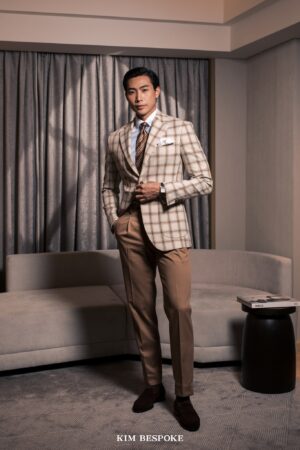 Alternative view of Capsule Wardrobe | Look 12: CHAMPAGNE CHEERS x RESORT TAN